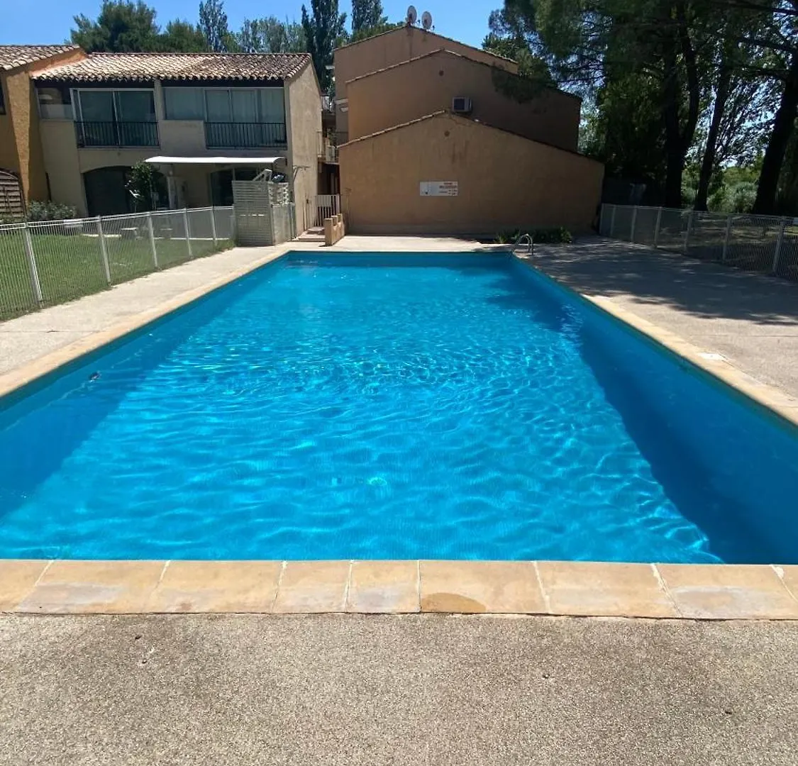 Joli Studio Camargue Lou Rouge Arles